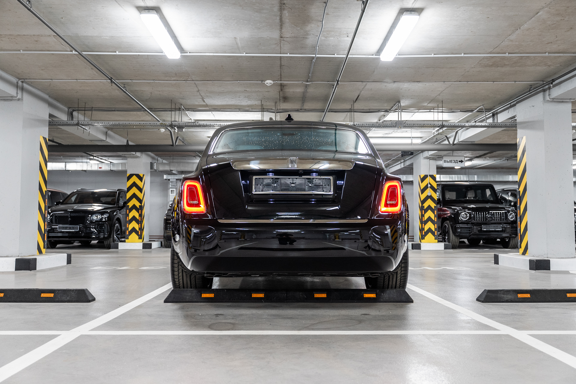 Rolls-Royce Phantom 2025 - фото 7