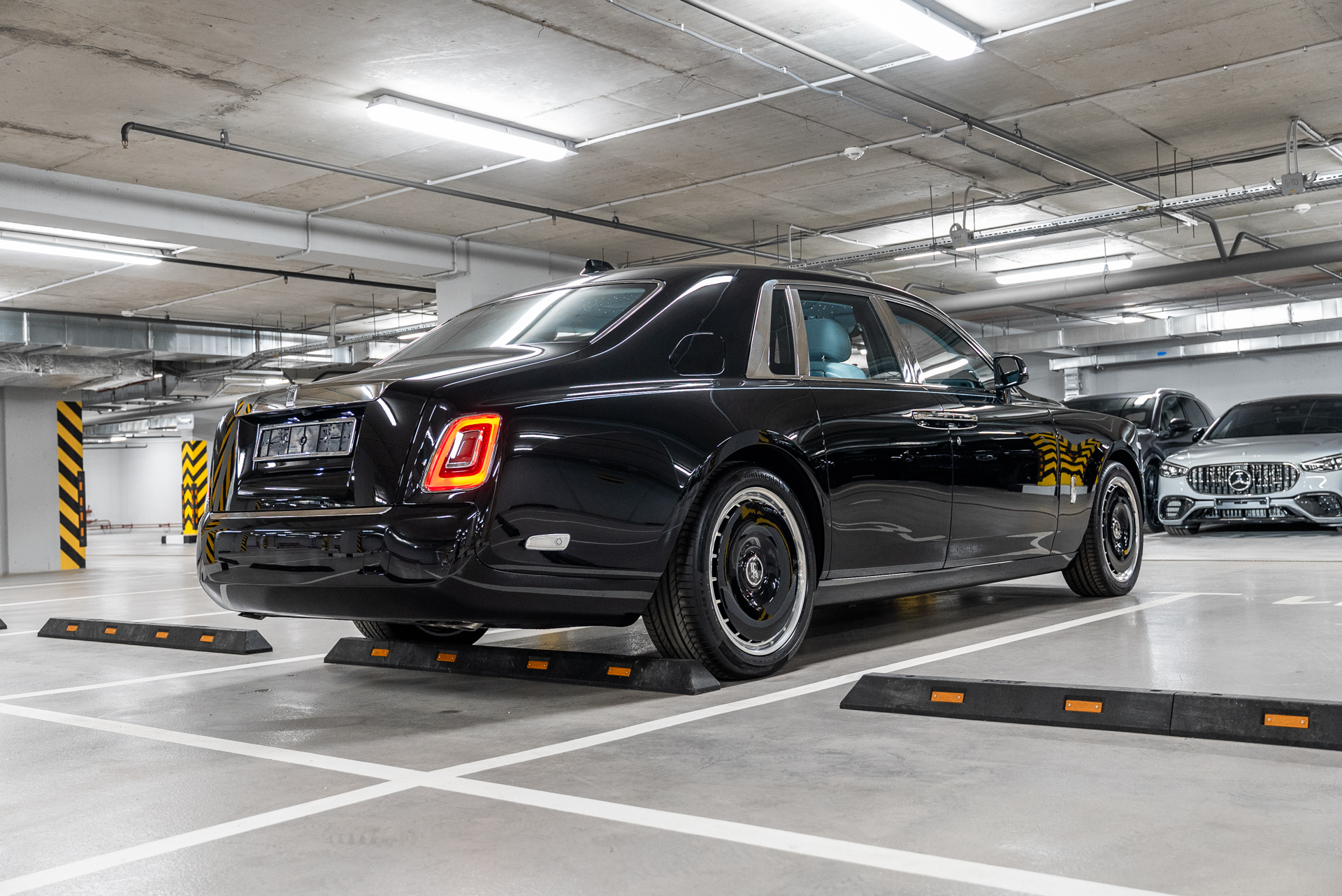 Rolls-Royce Phantom 2025 - фото 8