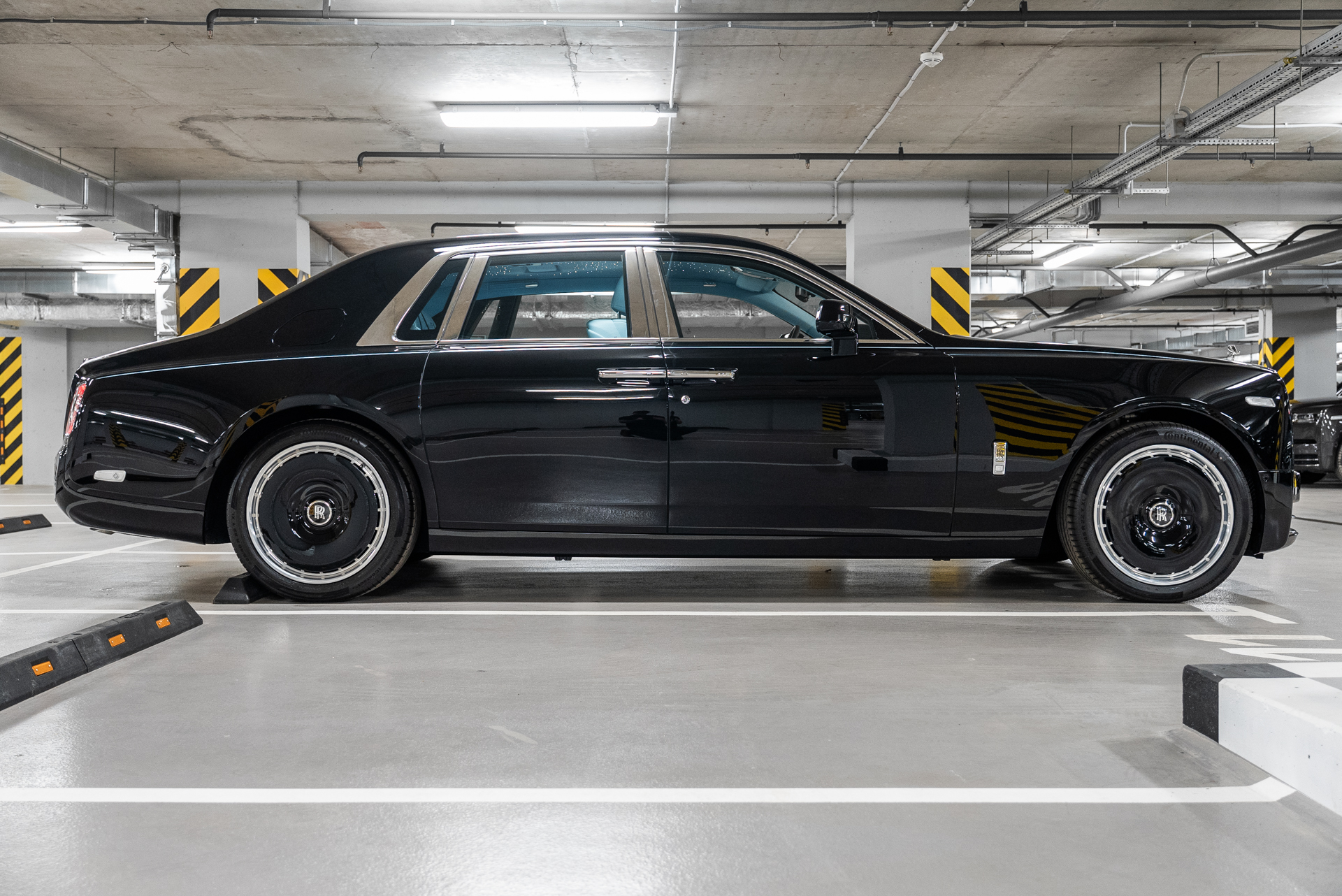 Rolls-Royce Phantom 2025 - фото 9