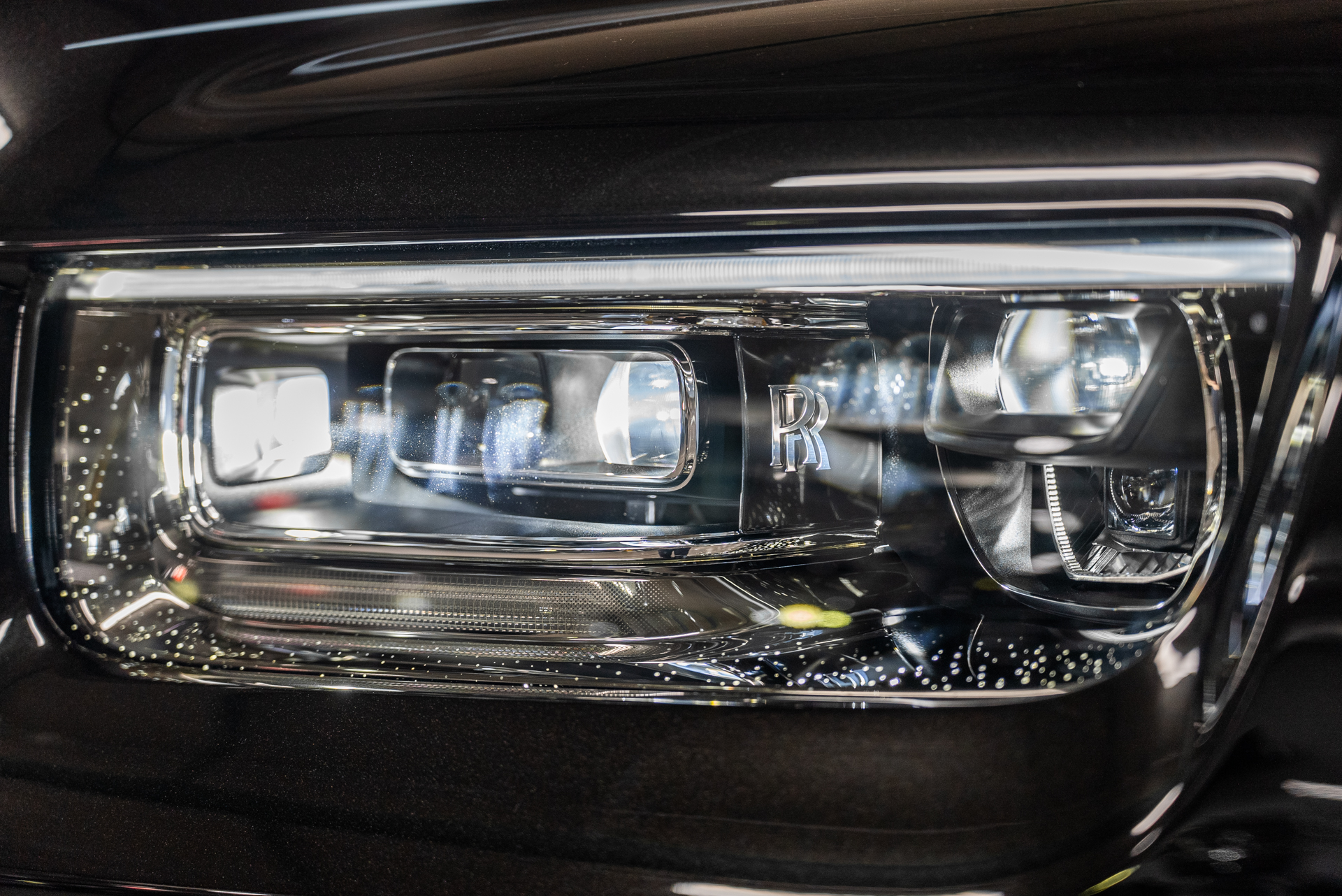 Rolls-Royce Phantom 2025 - фото 12