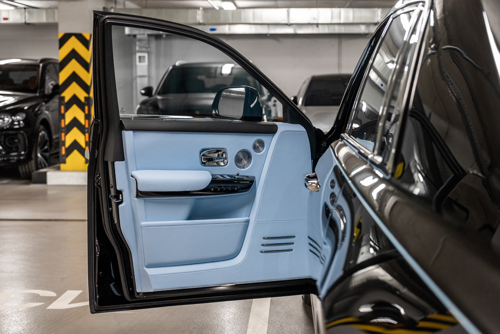 Rolls-Royce Phantom 2025 - фото 15