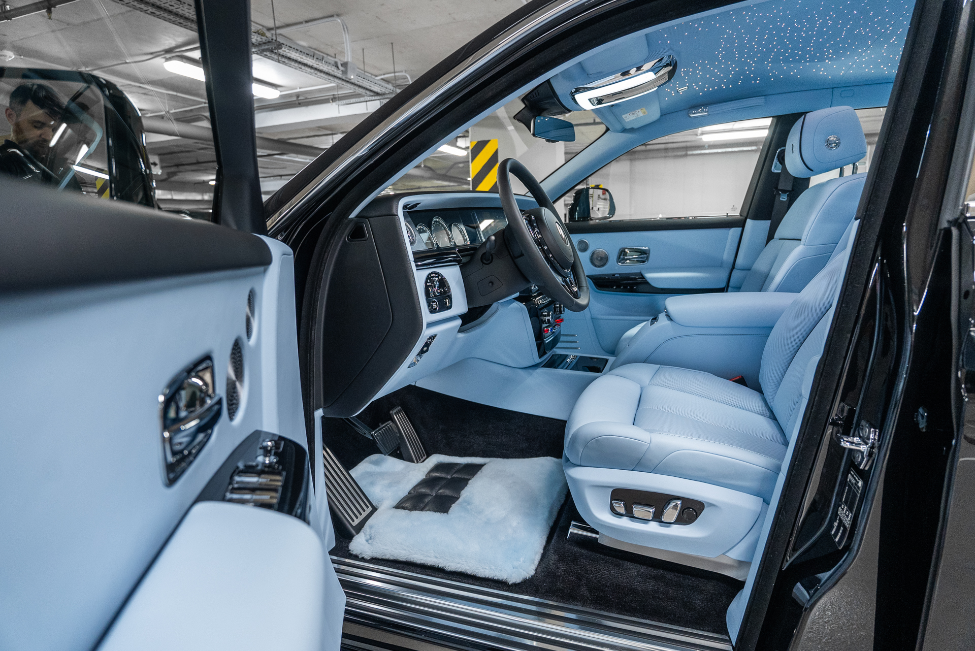 Rolls-Royce Phantom 2025 - фото 18