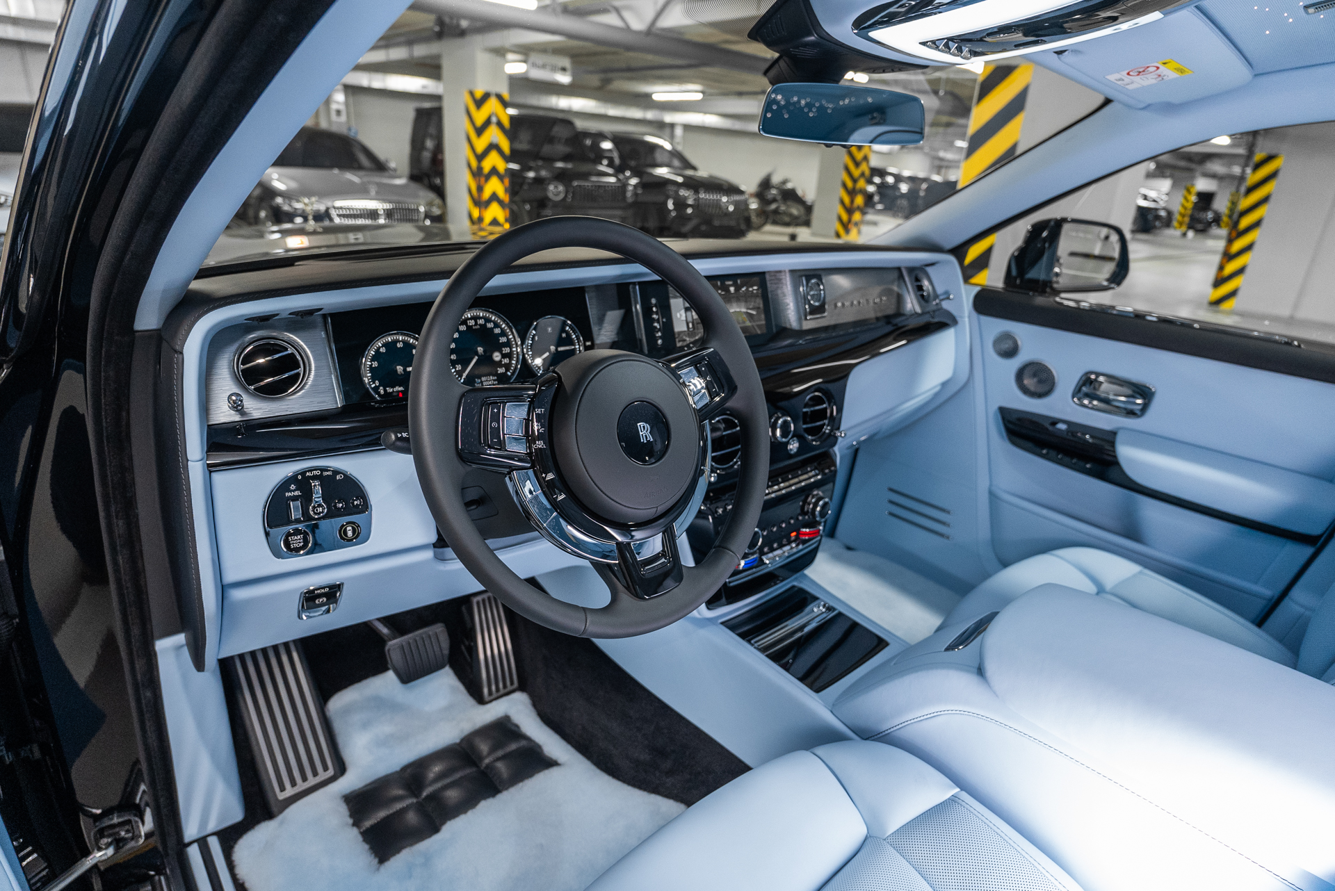 Rolls-Royce Phantom 2025 - фото 20