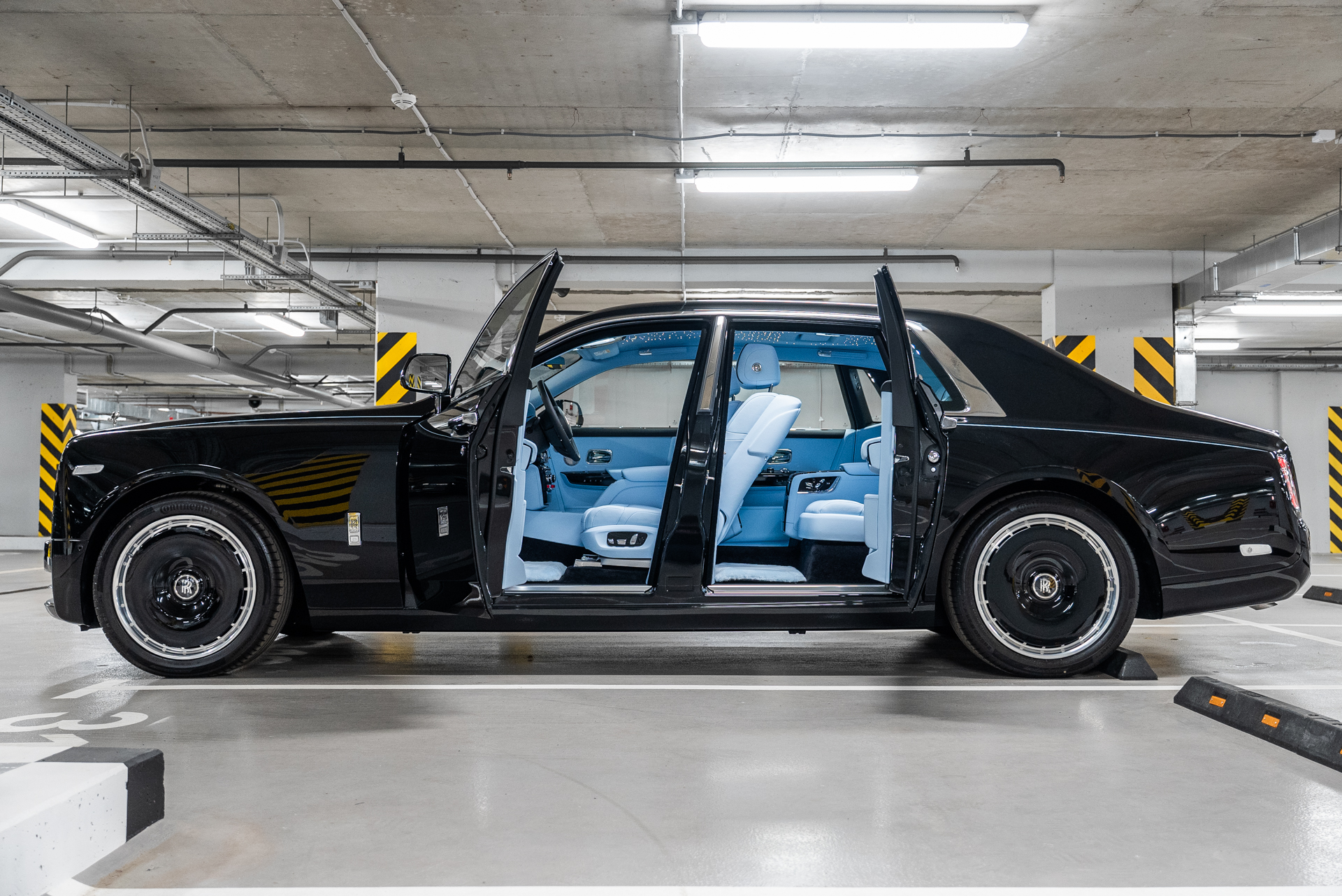 Rolls-Royce Phantom 2025 - фото 23