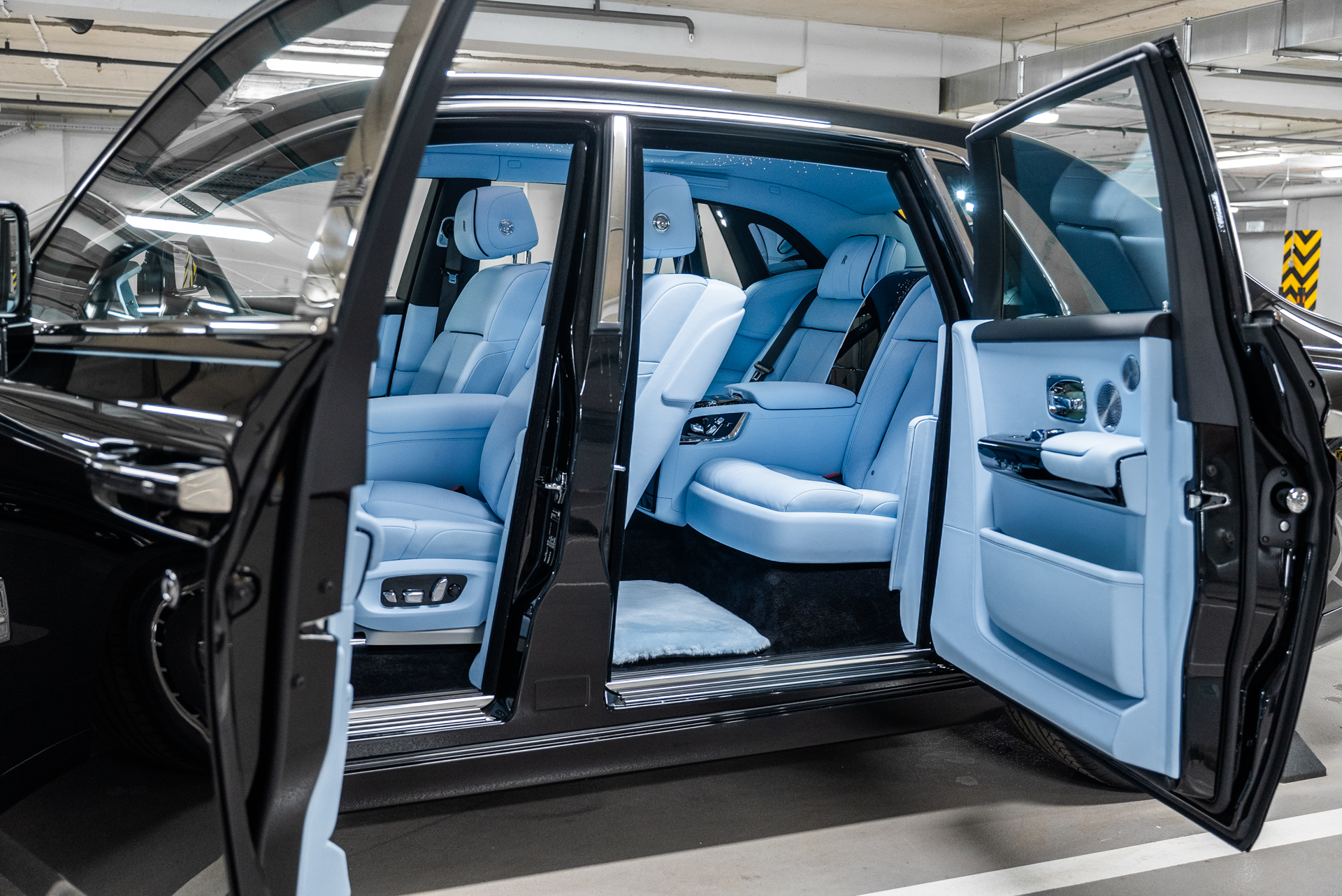 Rolls-Royce Phantom 2025 - фото 24