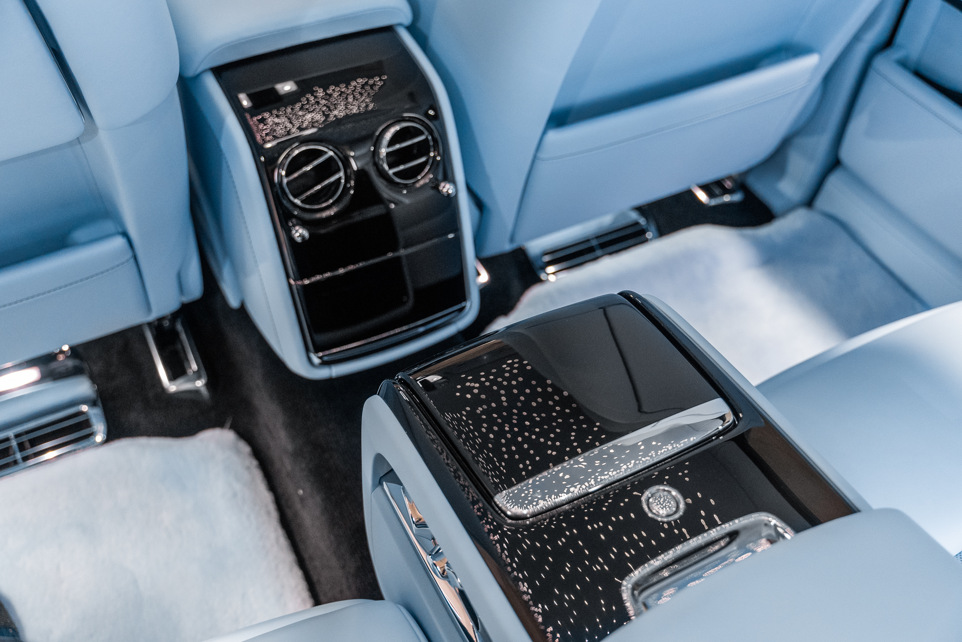 Rolls-Royce Phantom 2025 - фото 26