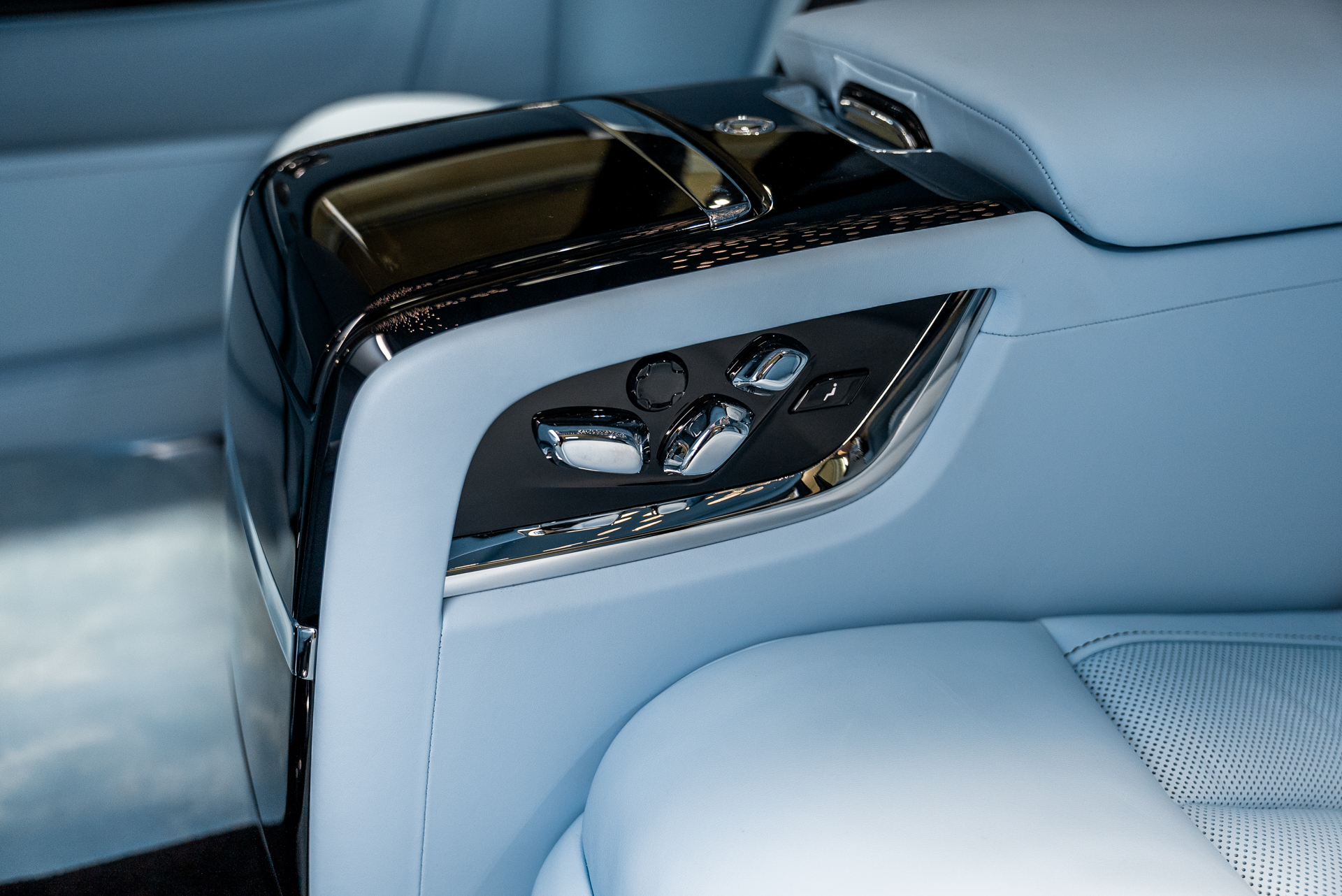 Rolls-Royce Phantom 2025 - фото 33