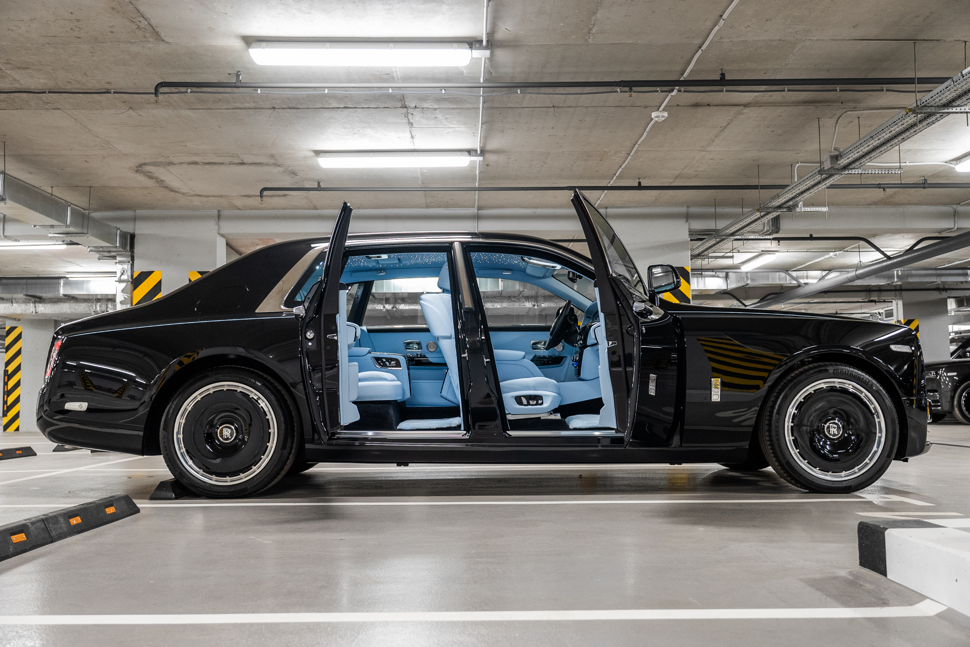 Rolls-Royce Phantom 2025 - фото 34