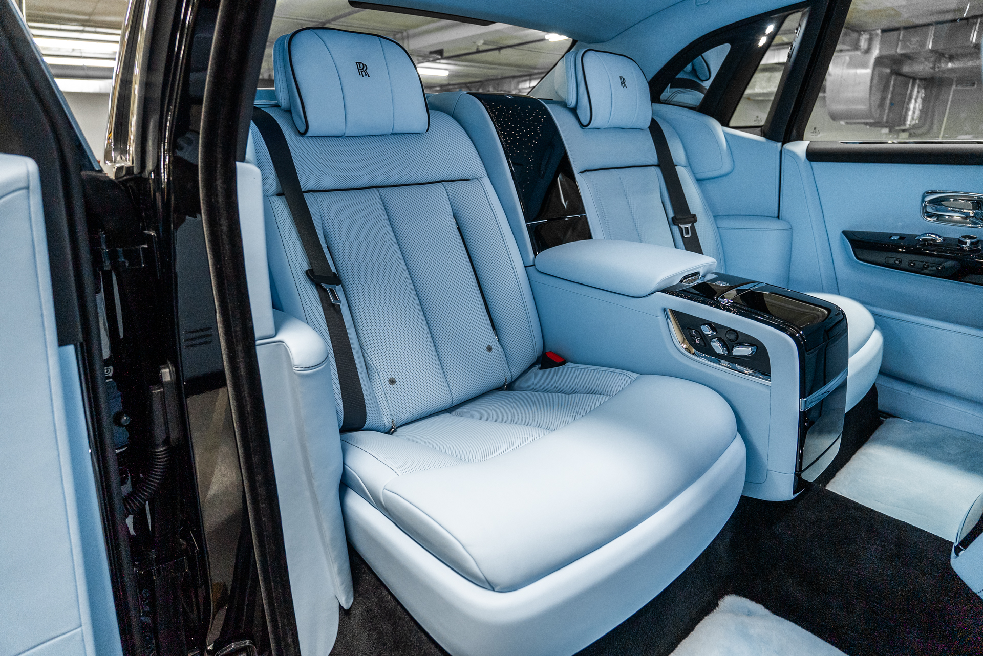 Rolls-Royce Phantom 2025 - фото 35