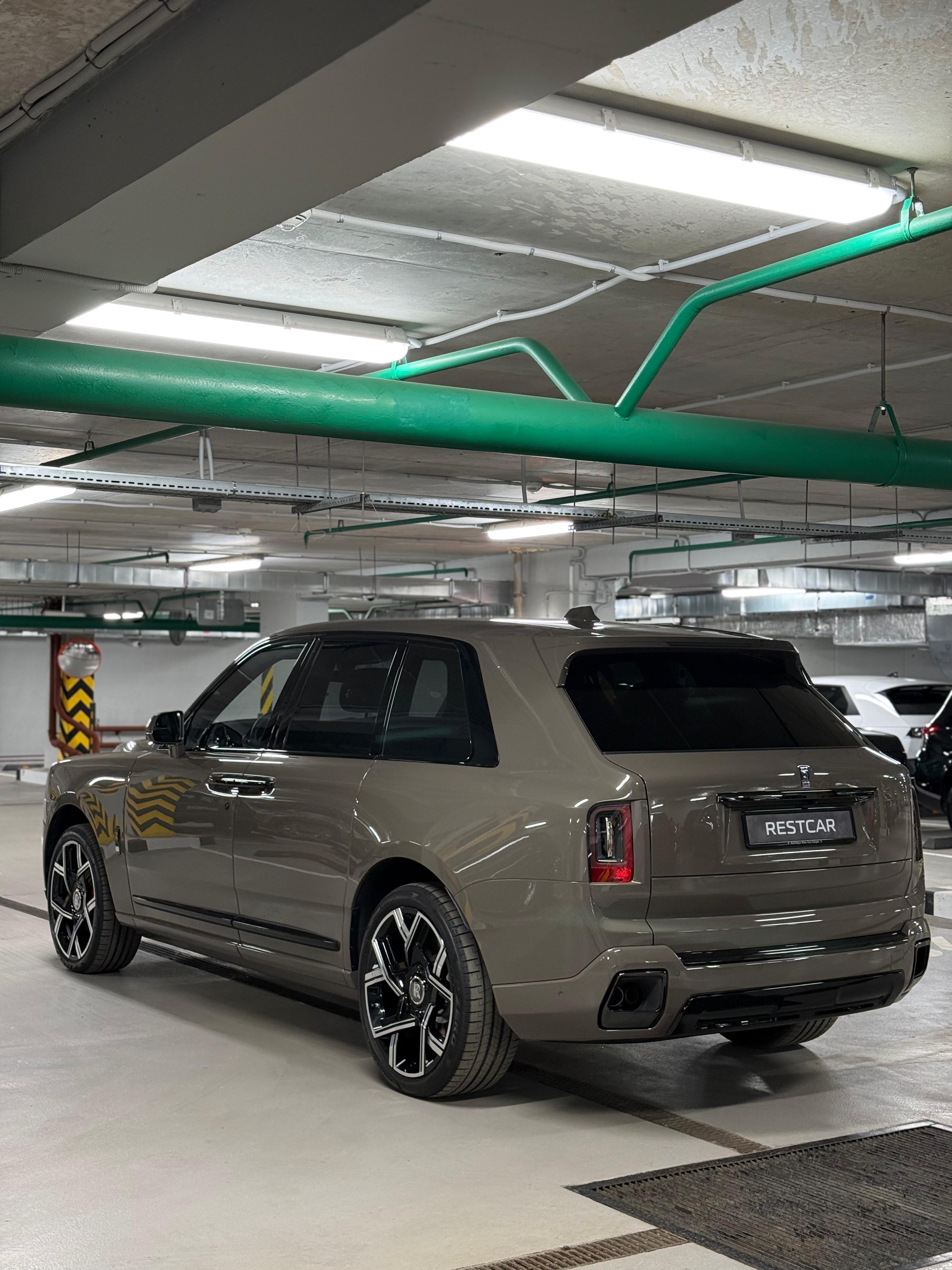 Rolls-Royce Cullinan Black Badge 2025 - фото 2