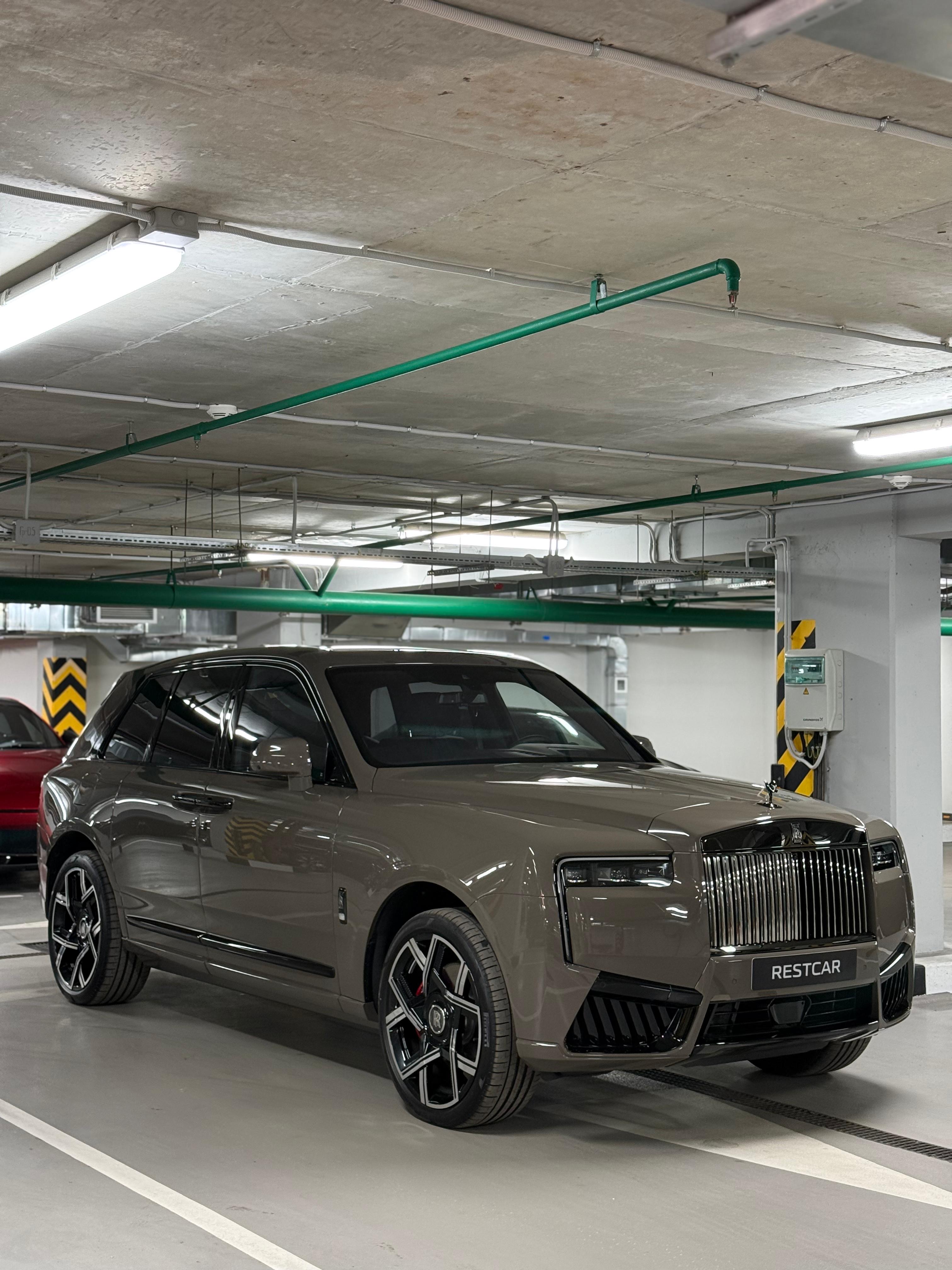 Rolls-Royce Cullinan Black Badge 2025 - фото 8