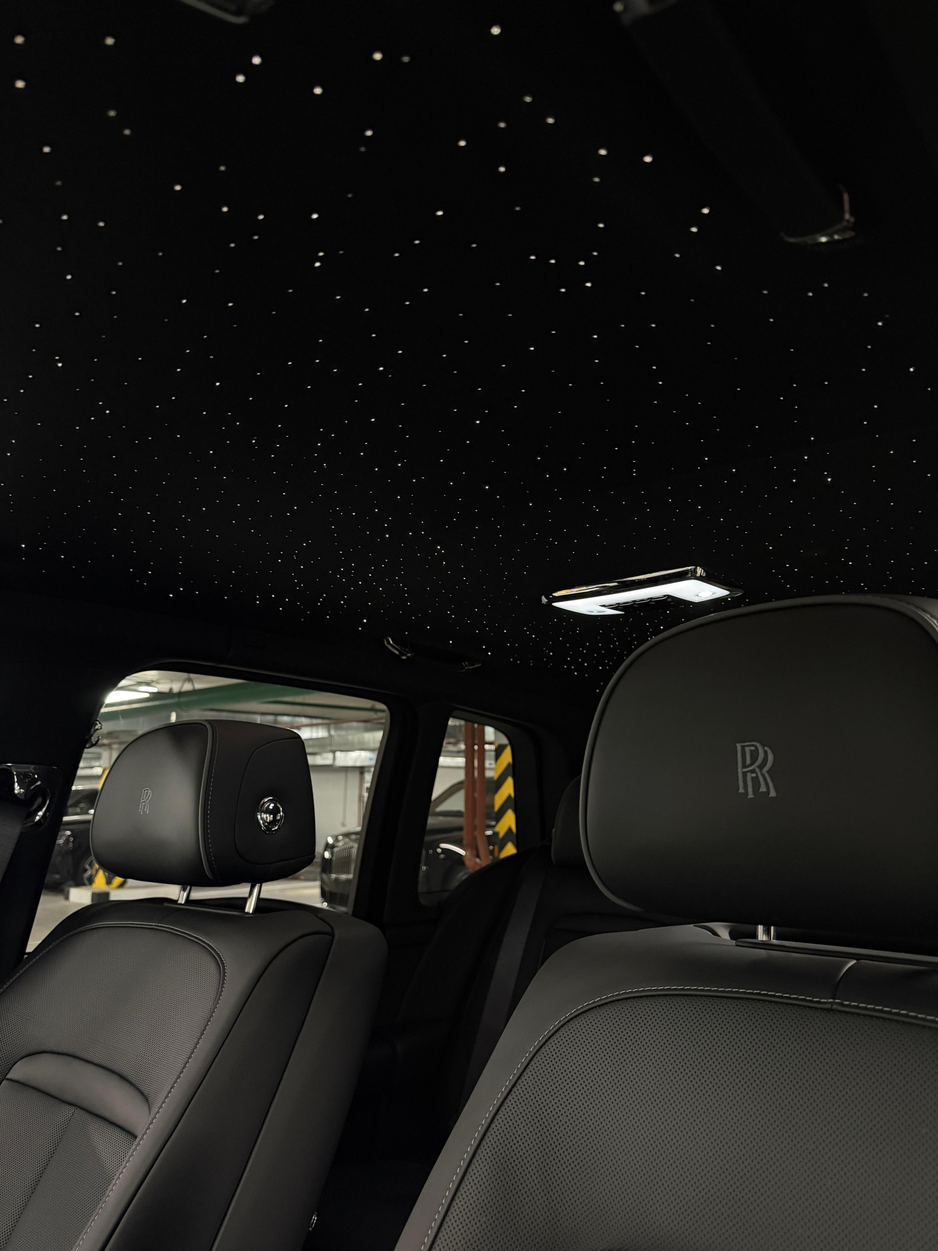 Rolls-Royce Cullinan Black Badge 2025 - фото 12