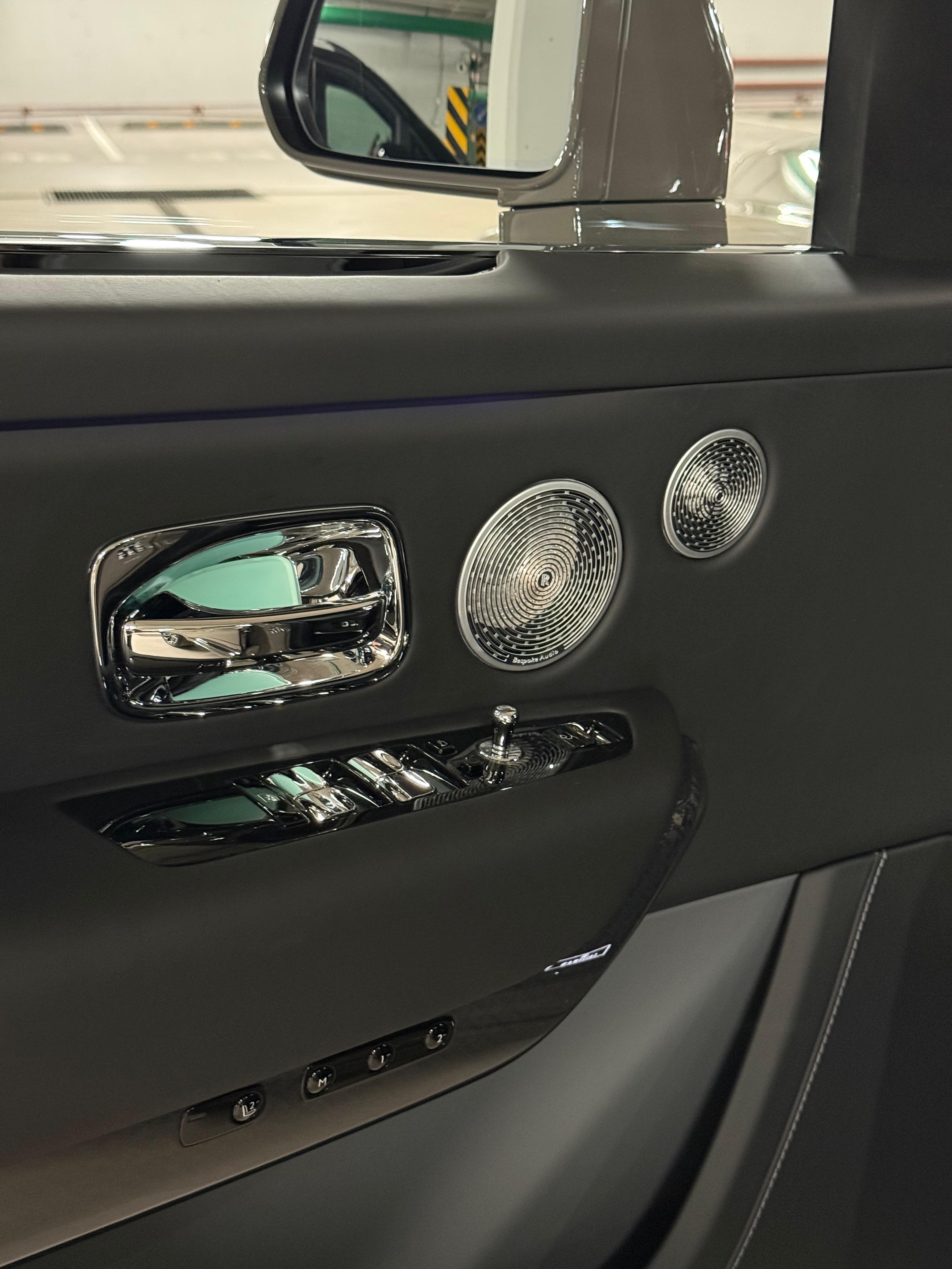 Rolls-Royce Cullinan Black Badge 2025 - фото 18