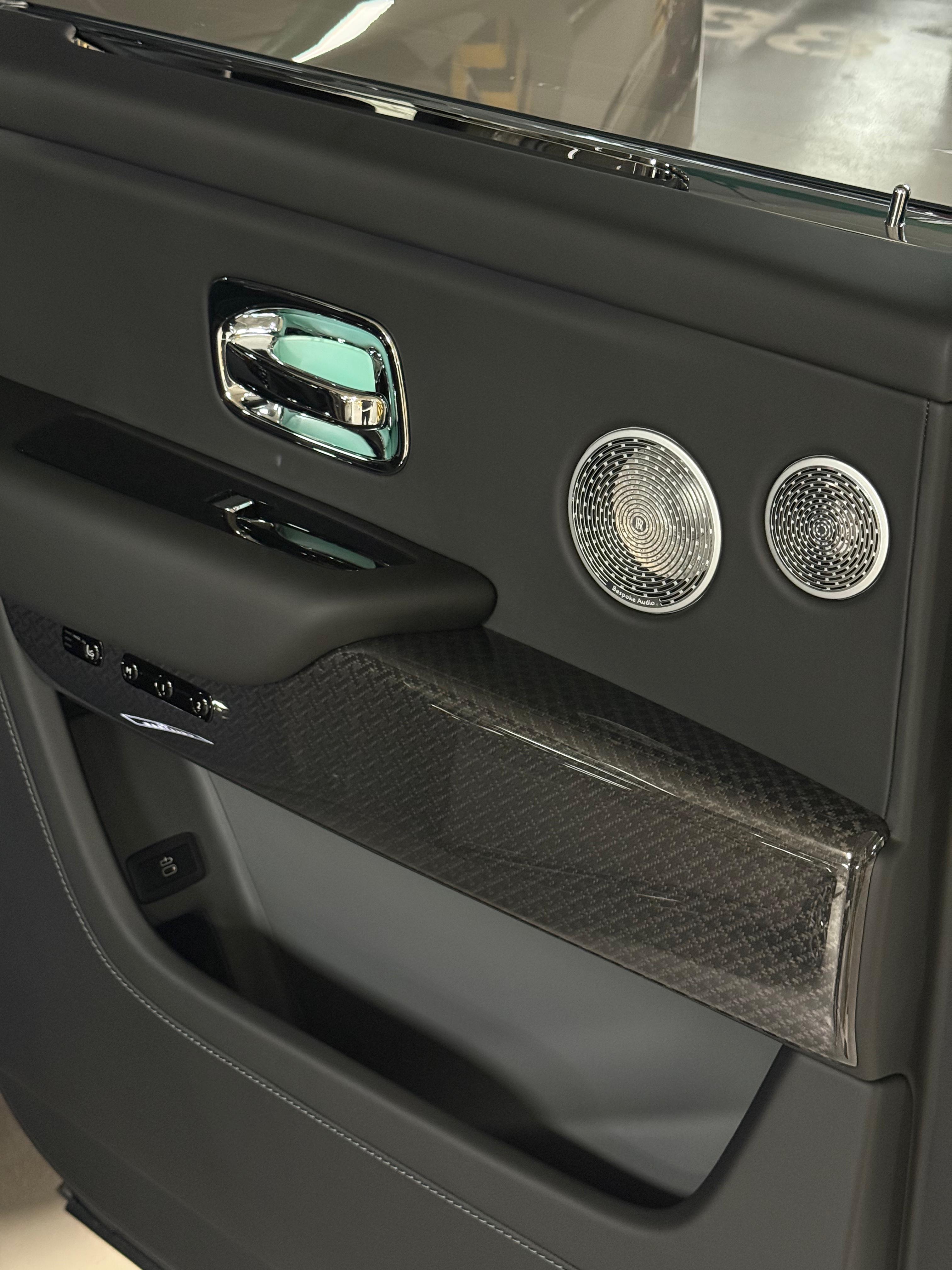 Rolls-Royce Cullinan Black Badge 2025 - фото 19